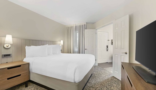 Discover Herndon's Charm! All-Suite Airport Hotel with Free Airport Shuttle!