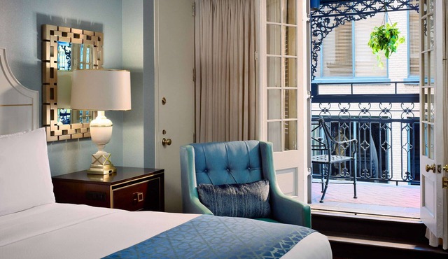 Discover Historic Homes in French Quarter! Pets Allowed, 4 onsite bars!