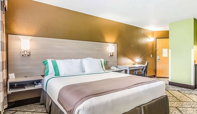 Discover Historic Poulsbo! Kitchenette, Free Onsite Parking