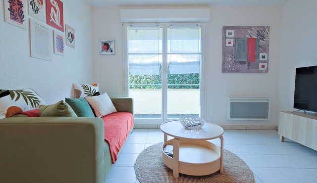 Discover "Lit d'Isle", your haven of peace in a secure residence with parking!