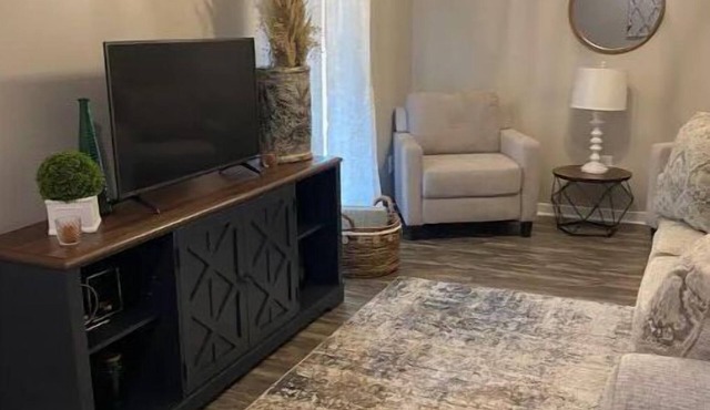 Discover Mississippi State U within 4 mins! Cozy 1-bedroom awaits.