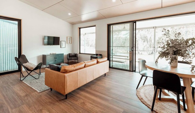 Discover Modern Cosy Bliss: Your Dream Holiday Home Near Dartmouth Dam, Victoria