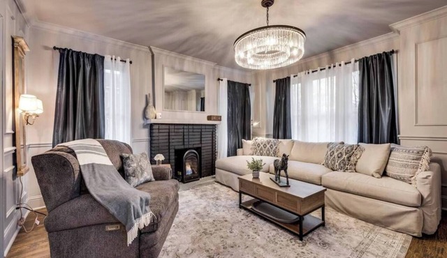 Discover Munger’s historic charm in this spacious 3-bedroom, 3 1/2 bath condo for up to 7 guests. Each bedroom offers a private ensuite, luxury linens, and Sleep 8 Technology. Enjoy a chef’s kitchen with high-end appliances & spacious living areas.