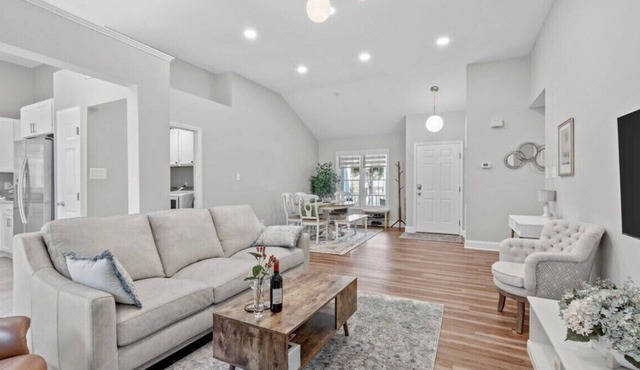 Discover NCSU close by! Cozy Cary retreat awaits.