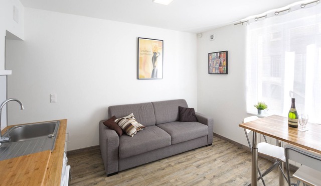 Discover Our Beautiful Apartment with Private Parking in the Heart of Reims