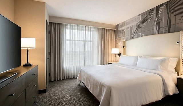 Discover Relaxation and Joy! Free Breakfast, Indoor Pool, Pets Allowed!