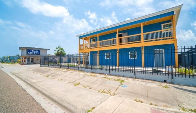 Discover Room Pets Are Welcome Near Port Aransas Museum With Free Parking