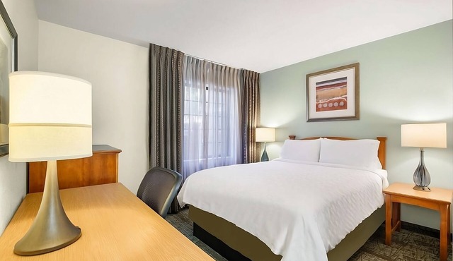 Discover San Diego: Comfortable Unit w/Pool, Breakfast & Pet-Friendly Stay!
