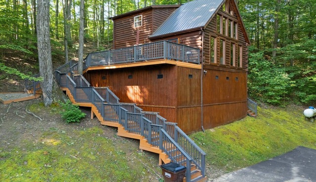 Discover Serenity at Hidden Ridge, Hot Tub, Satellite TV, firepit.