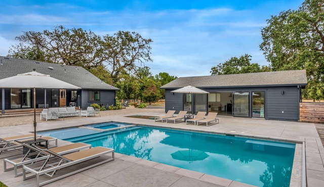 Discover Sonoma's charm, just a quick 17-min drive to Napa Valley Wine Train