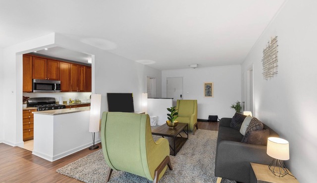 Discover St. Louis: Modern 3BR with Top Amenities