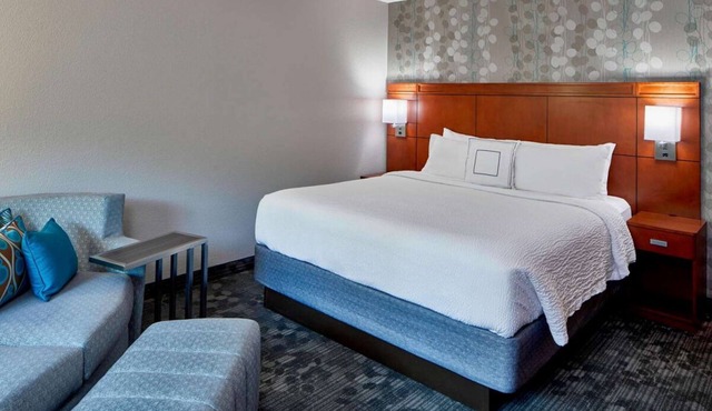 Discover Stylish Comfort! Outdoor Pool & Free Airport Shuttle!