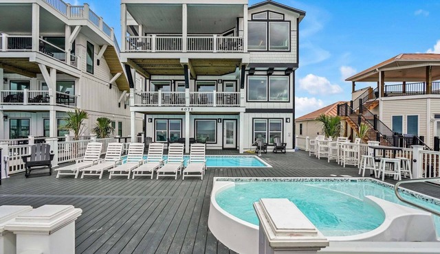 Discover Suite Emotion: an oceanfront retreat in Oak Island with 14 spacious bedrooms.