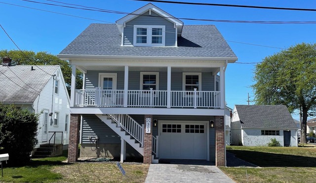 Discover the perfect PPB location with this newly renovated 4-bd, 2- bath house.