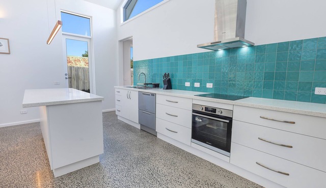 Discover the charm of Warrnambool from The Sunshine House.