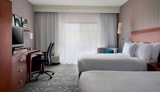 Discover the Best of Whippany and Hanover in Comfort! Family Friendly Property