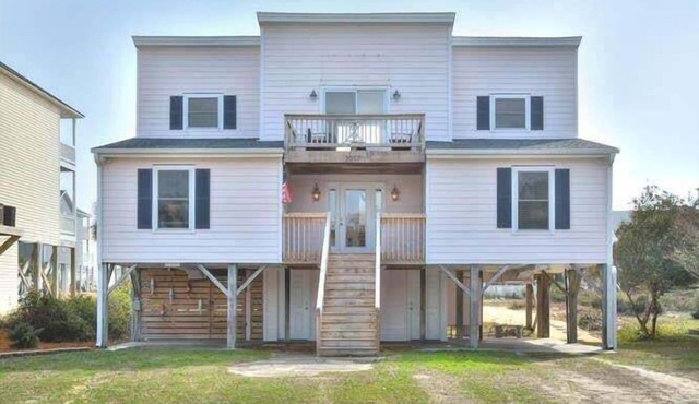 Discover the Blushing Pelican, a charming 4-bedroom home in Oak Island for up to 9 guests.