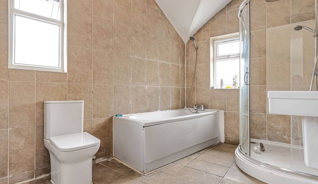 Discover the charm of our newly refurbished home 10 min from Abbey Wood Stationn