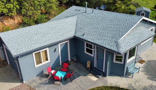 Discover the charm of Palmer Lake at this cozy cottage in this peaceful town.