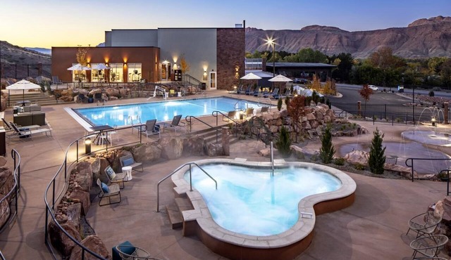 Discover the Exceptional Close to Valley Shopping, Free Parking!