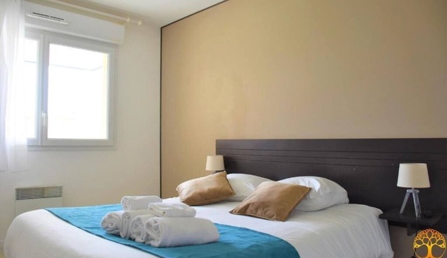 Discover the Landing Beaches! Unit with Kitchenette! Onsite Parking, Pool!