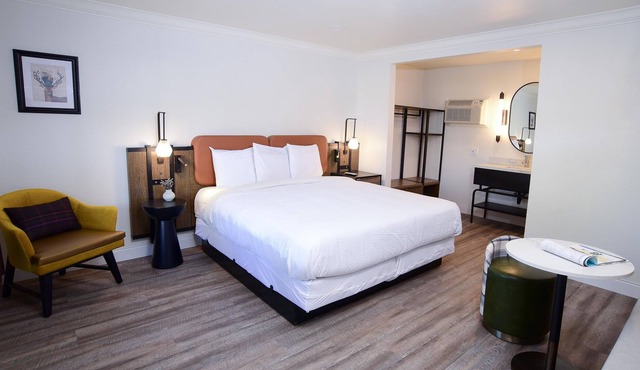 Discover the Perfect Blend of Modern and Rustic Charm at The Woodrose in Willits