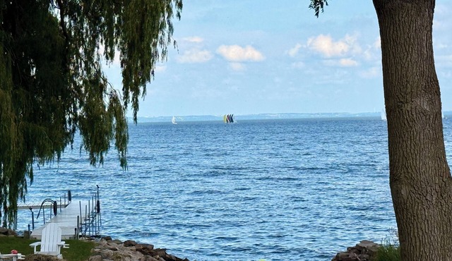 Discover the Perfect Lake House Getaway on Lake Winnebago in Oshkosh!