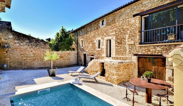 Discover this magnificent self-contained stone vacation rental, located in the countryside of the pr