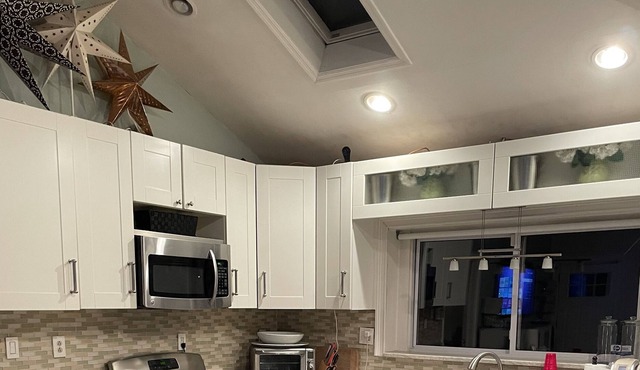 Discover Tranquility in this Quaint Cozy Home by the River!