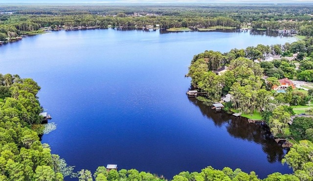 Discover tucked away 5-bedroom lakefront cabin getaway in Land O' Lakes with AC
