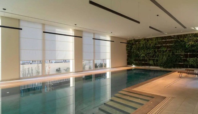 Discover your exclusive corner in Milan: elegant apartment for 4 guests with double bedroom and bunk bed in the living area. The real plus? A large terrace that surrounds the whole house, perfect for moments of relaxation outdoors. There is a swimming po