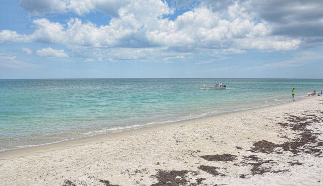 Discover Your Jupiter Beach Retreat: Luxury and Comfort Steps from the Sand