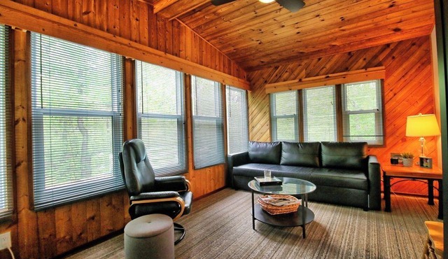Discover Your Perfect Retreat at Evergreen Escape Cabin Rental!nn