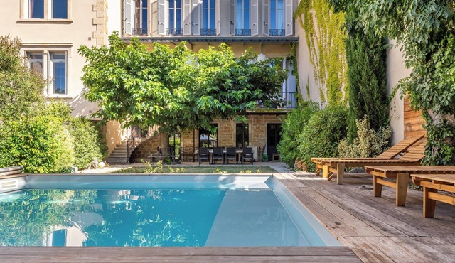 Discovery: a villa with a swimming pool that reveals all its charm