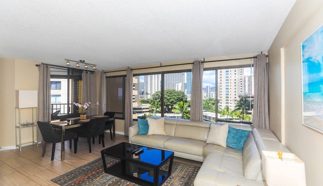 Discovery Bay Waikiki, 2BR 2BA, close to beach, free parking, washer/dryer, cable & streaming TV!