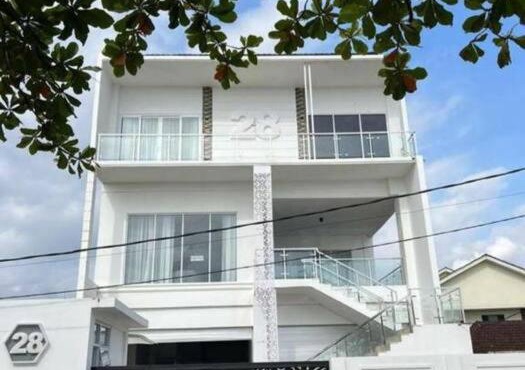 Disewakan Rumah 3 Lantai View Laut