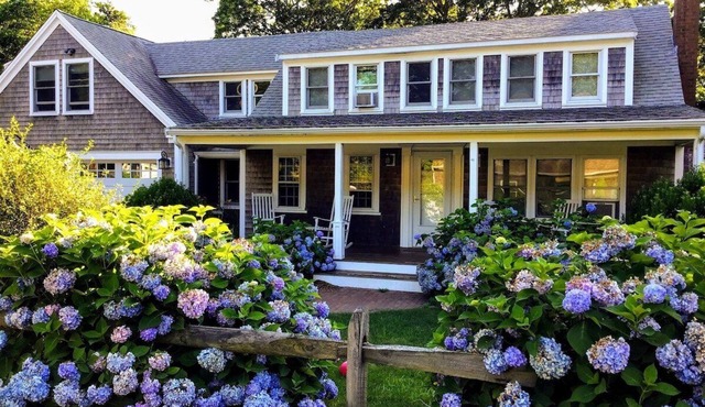 DISNBRE: Beach Cottage - A Quintessential Beach Cottage in Brewster, MA