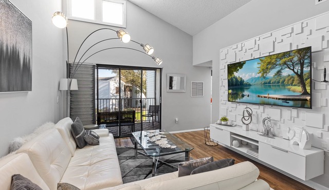 Disney and Airport 15 minutes from Luxury Condo