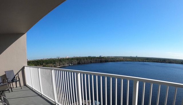 DISNEY area CONDO 2 KING BEDS 2 BUNKS 2 BATHS Large 1350 sq ft Lake View 10th fl