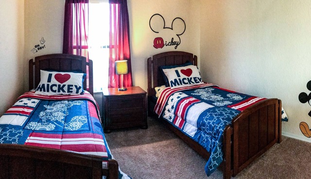 Disney-Area Retreat - 5BR 3.5 Bath Villa w/Pool, Spa & Game Room