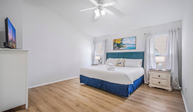 Disney-Close Lakefront Renovated 4BR Pool Home