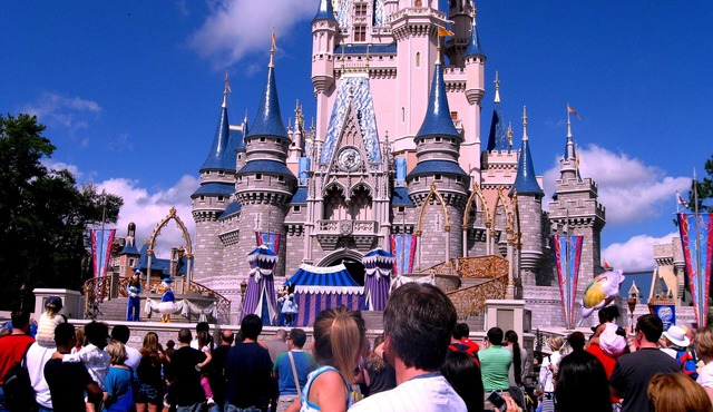 DISNEY Family Vacation/Lakefront Townhome/ New Bedding/4 Miles To Disney!