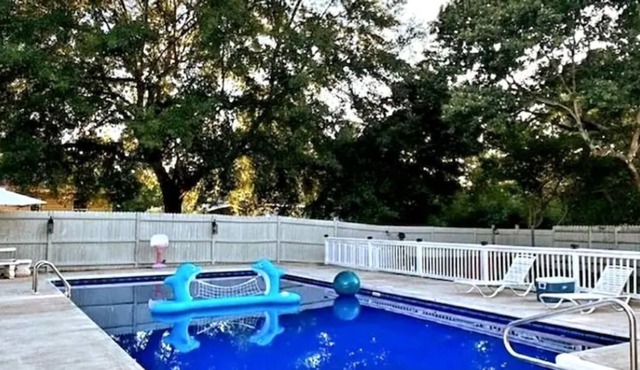 DISNEY+ HBO MAX, PRIVATE POOL, KING BED, E-ATLANTA