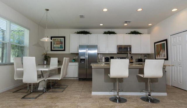 DISNEY Large Family-Friendly Townhouse w/Pool - 06