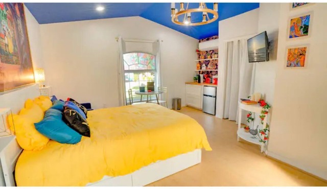Disney-themed private in-law suite near Walt Disney World