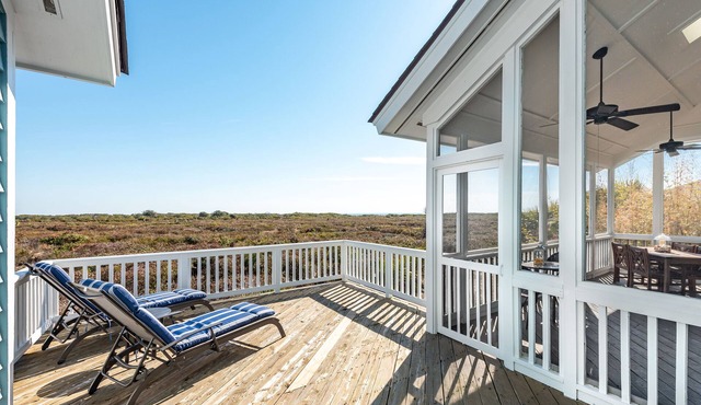 Distant Ocean Views! Walk to North Beach! Amenity access available for purchase!