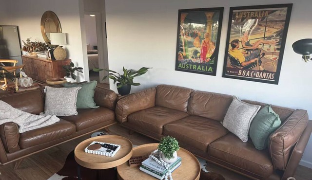 Distant Ocean View Charlestown FREE breakfast