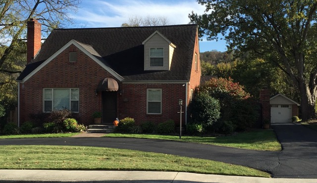 Distiller's Cottage -walking distance to the Distillery-Pet friendly