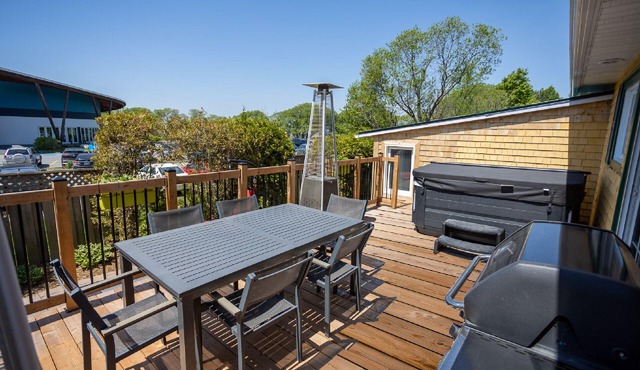 Distinctive 5-room inn, located a few steps from the river to discover the multi