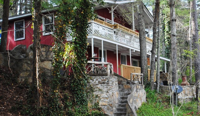Distinctive Cabin + Cozy Guesthouse + Sauna Near Major Attractions, Fiber